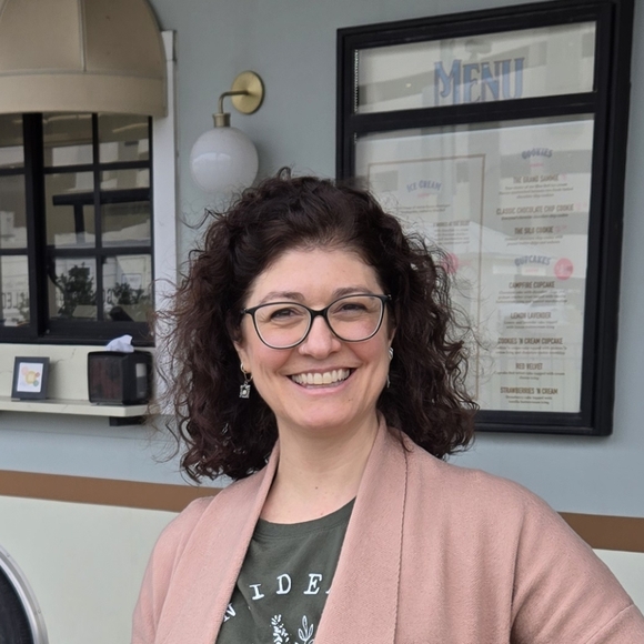 Meet your Posher, Maggie - Picture 3 of 4